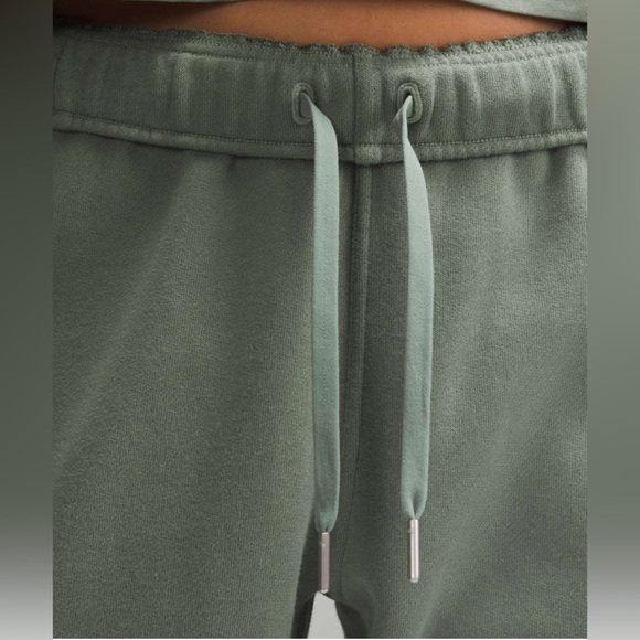 Lululemon Scuba Mid-Rise Oversized Jogger *Regular
Grey Eucalyptus W5GI0S - Picture 4 of 10